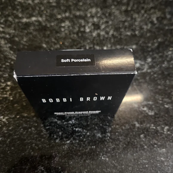 Bobbi Brown Sheer Finish Pressed Powder Color Soft Porcelain - Picture 3 of 3